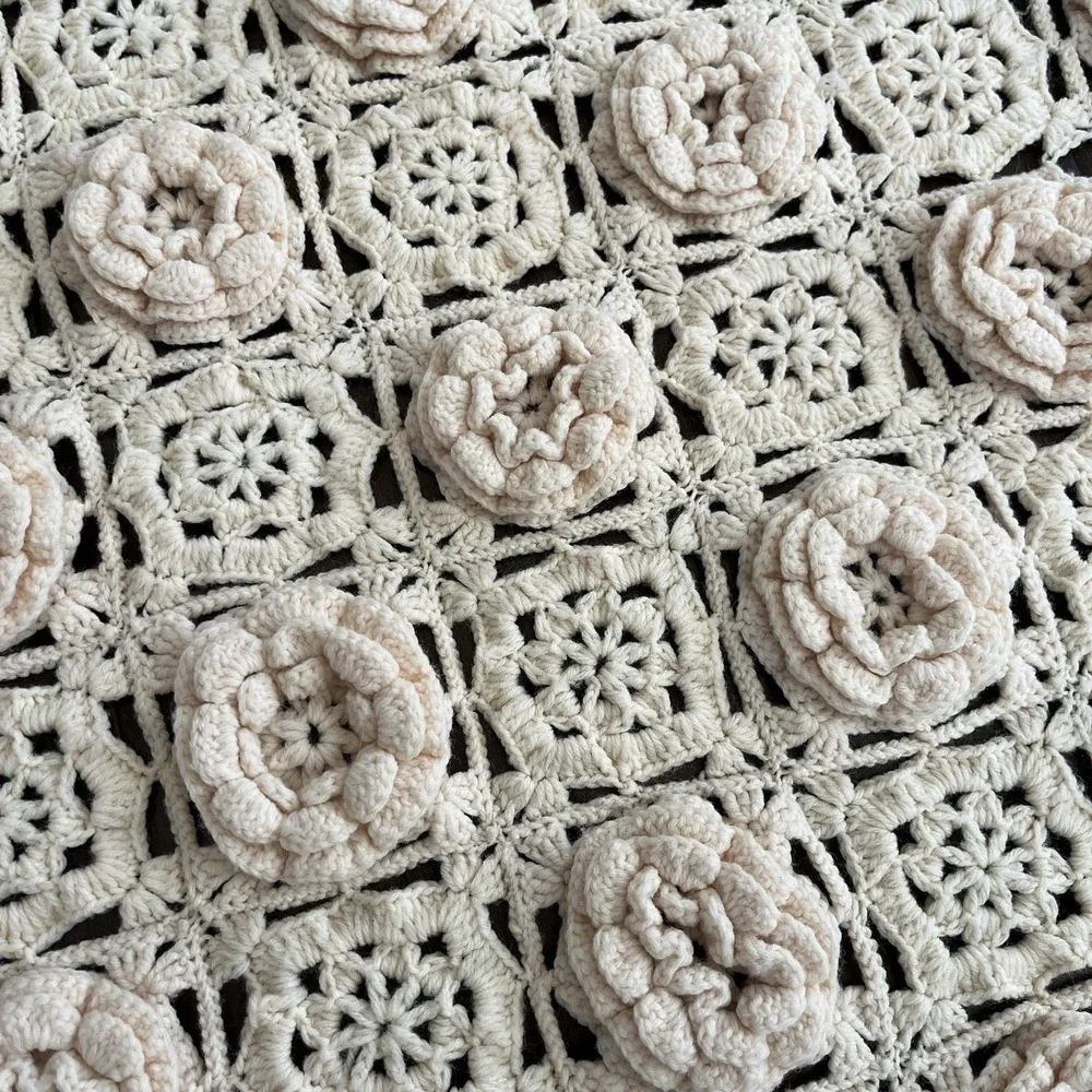 Vintage Crochet Blanket Throw Floral Raised Granny Square Scalloped Beige 61x36